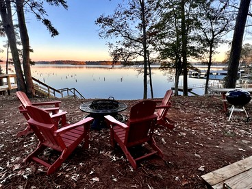 Cozy Waterfront Cabin for a Memorable Getaway on Toledo Bend Lake in Hemphill, Texas - Hemphill, Texas - glamping.directory