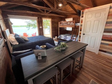 Cozy Waterfront Cabin for a Memorable Getaway on Toledo Bend Lake in Hemphill, Texas - Hemphill, Texas - glamping.directory