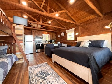 Cozy Waterfront Cabin for a Memorable Getaway on Toledo Bend Lake in Hemphill, Texas - Hemphill, Texas - glamping.directory