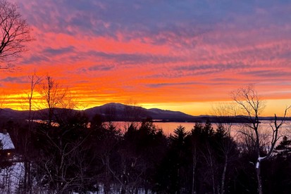 Tranquil Cabin with Hot-Tub and Breathtaking Sunset Views in Maine - Greenville, Maine - glamping.directory