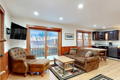 Tranquil Cabin with Hot-Tub and Breathtaking Sunset Views in Maine - Greenville, Maine - glamping.directory