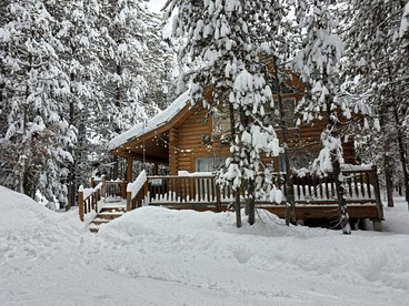 Spacious Mountain Retreat with Hot Tub & Game Room Near National Forest – Close to Outdoor Adventures in Idaho - glamping.directory