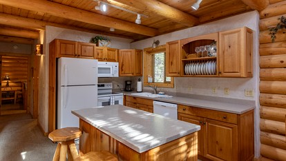 Spacious Mountain Retreat with Hot Tub & Game Room Near National Forest – Close to Outdoor Adventures in Idaho - Idaho City, Idaho - glamping.directory