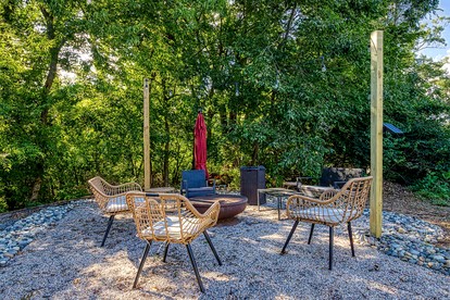 Spacious Smoky Mountain Cabin with RV Parking, Hot Tub & Game Room near Soaky Mountain Water Park in Sevierville, TN - Sevierville, Tennessee - glamping.directory