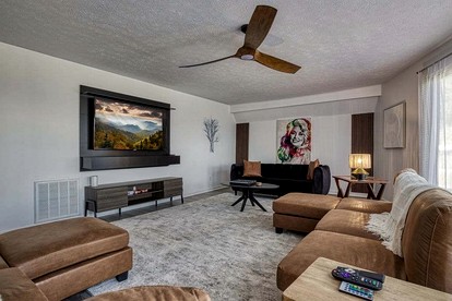 Spacious Smoky Mountain Cabin with RV Parking, Hot Tub & Game Room near Soaky Mountain Water Park in Sevierville, TN - Sevierville, Tennessee - glamping.directory