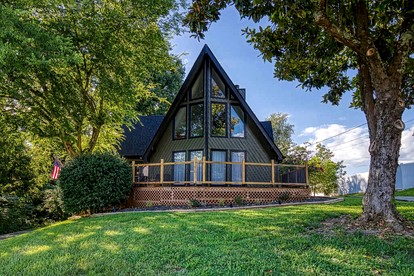 Spacious Smoky Mountain Cabin with RV Parking, Hot Tub & Game Room near Soaky Mountain Water Park in Sevierville, TN - glamping.directory