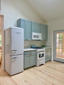 Charming Farmhouse Cottage Perfect for Family-Friendly Getaways in Signal Mountain, Chattanooga - Signal Mountain, Tennessee - glamping.directory