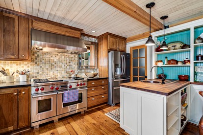 Wonderful Family Glamping Vacation Destination: A Beautiful Cottage by Pine Mountain Lake in Groveland, California - Groveland, California - glamping.directory