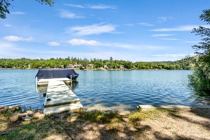 Wonderful Family Glamping Vacation Destination: A Beautiful Cottage by Pine Mountain Lake in Groveland, California - Groveland, California - glamping.directory