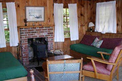 Waterfront Pet-Friendly Cottage Rental in Lincoln County, Maine - West Boothbay Harbor, Maine - glamping.directory