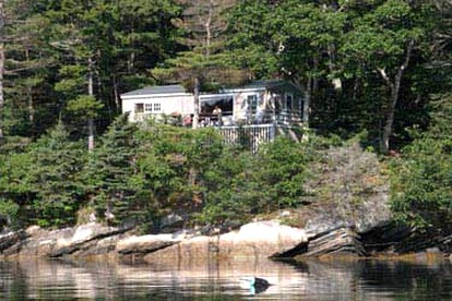 Waterfront Pet-Friendly Cottage Rental in Lincoln County, Maine - glamping.directory