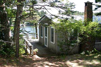 Waterfront Pet-Friendly Cottage Rental in Lincoln County, Maine - West Boothbay Harbor, Maine - glamping.directory