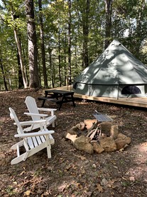 Spacious Equipped Bell Tent with Deck, Fire Pit and Picnic Space in Tennessee - glamping.directory
