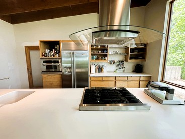 Gorgeous and Secluded Cabin with Lakefront Views and a Rooftop Terrace, Perfect for a Peaceful Weekend Away - Edgemont, Arkansas - glamping.directory