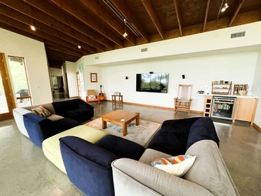 Gorgeous and Secluded Cabin with Lakefront Views and a Rooftop Terrace, Perfect for a Peaceful Weekend Away - Edgemont, Arkansas - glamping.directory