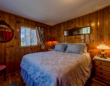 Family-Friendly Cabin Rental with Wood-Burning Fireplace in the Rocky Mountains, Colorado - Leadville, Colorado - glamping.directory