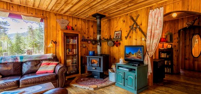 Family-Friendly Cabin Rental with Wood-Burning Fireplace in the Rocky Mountains, Colorado - Leadville, Colorado - glamping.directory