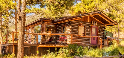 Family-Friendly Cabin Rental with Wood-Burning Fireplace in the Rocky Mountains, Colorado - glamping.directory