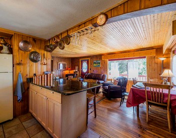 Family-Friendly Cabin Rental with Wood-Burning Fireplace in the Rocky Mountains, Colorado - Leadville, Colorado - glamping.directory