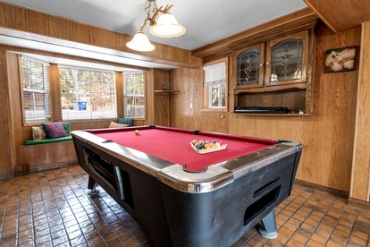 Enormous Cabin with Equipped Deck Perfect for Groups in California - Big Bear Lake, California - glamping.directory