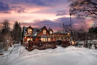 Enormous Cabin with Equipped Deck Perfect for Groups in California - glamping.directory
