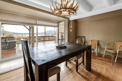 Enormous Cabin with Equipped Deck Perfect for Groups in California - Big Bear Lake, California - glamping.directory