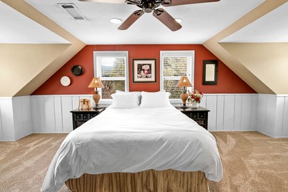 Enormous Cabin with Equipped Deck Perfect for Groups in California - Big Bear Lake, California - glamping.directory