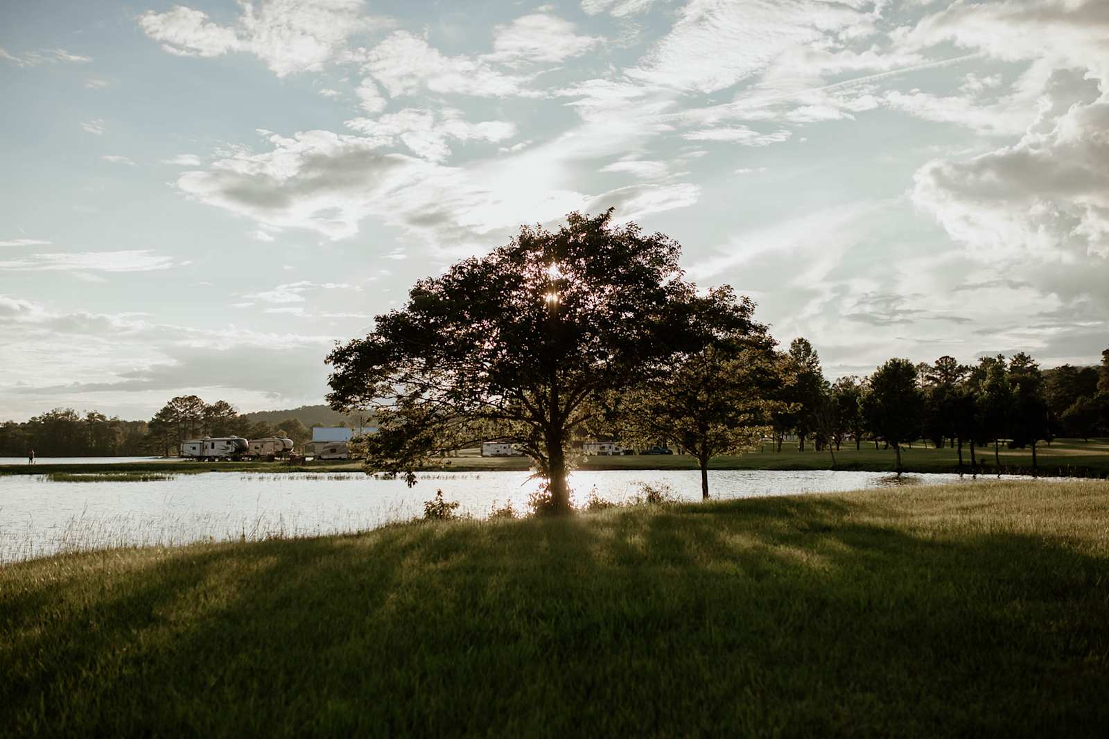 Serene Lakefront Retreat - Ashville, Alabama - glamping.directory