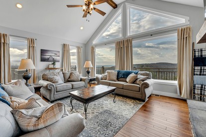Stunning Luxurious Cabin Fully Equipped with Breathtaking Exterior and Views in Branson West, Missouri - Branson West, Missouri - glamping.directory
