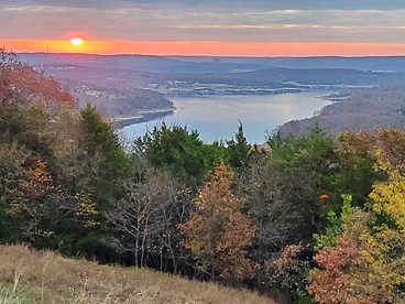 Stunning Luxurious Cabin Fully Equipped with Breathtaking Exterior and Views in Branson West, Missouri - Branson West, Missouri - glamping.directory