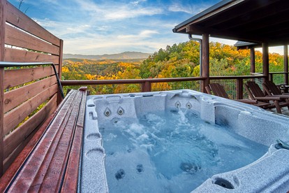 Spectacular Cabin with Hot-tub and Gorgeous Sights in Sevierville, Tennessee - Sevierville, Tennessee - glamping.directory