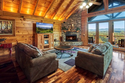 Spectacular Cabin with Hot-tub and Gorgeous Sights in Sevierville, Tennessee - Sevierville, Tennessee - glamping.directory