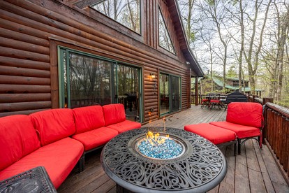 Majestic Mountain Cabin Retreat near Deep Creek Lake in Maryland - Oakland, Maryland - glamping.directory
