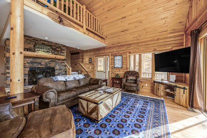 Majestic Mountain Cabin Retreat near Deep Creek Lake in Maryland - Oakland, Maryland - glamping.directory