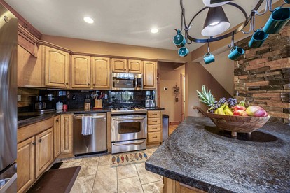 Majestic Mountain Cabin Retreat near Deep Creek Lake in Maryland - Oakland, Maryland - glamping.directory