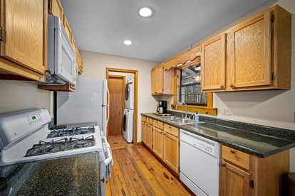 Cute Wooden Cabin Nestled Among Trees in Mentone, Alabama - Mentone, Alabama - glamping.directory