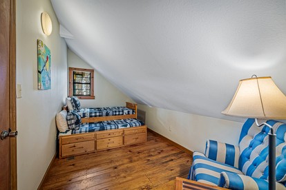 Cute Wooden Cabin Nestled Among Trees in Mentone, Alabama - Mentone, Alabama - glamping.directory