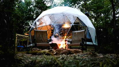 Gorgeous Secluded Dome with Hot-tub in Broken Bow, Oklahoma - Broken Bow, Oklahoma - glamping.directory