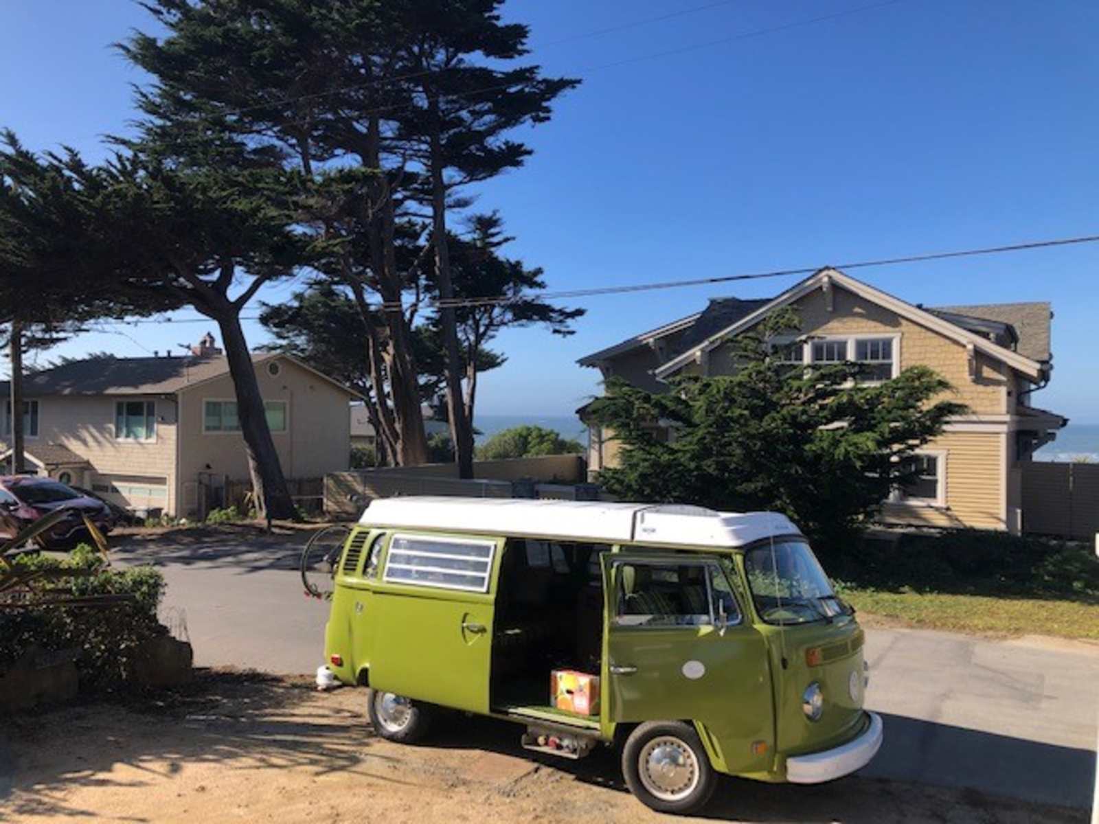Ocean Cliffside Cottage Driveway - glamping.directory