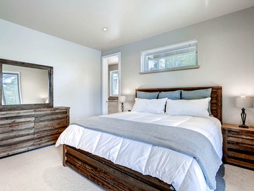 Upscale Staycation with Hot Tub and Mountain Views near Dillon, Colorado - Breckenridge, Colorado - glamping.directory