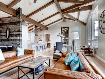Upscale Staycation with Hot Tub and Mountain Views near Dillon, Colorado - Breckenridge, Colorado - glamping.directory