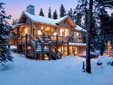 Upscale Staycation with Hot Tub and Mountain Views near Dillon, Colorado - glamping.directory