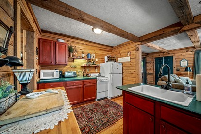 Idyllic and Picturesque Cabin with Hot Tub near Graces High Falls, Northern Alabama - Mentone, Alabama - glamping.directory
