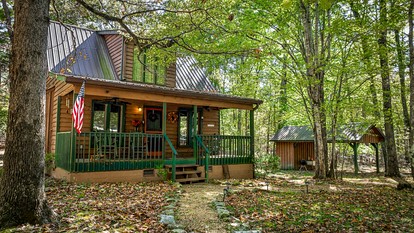 Idyllic and Picturesque Cabin with Hot Tub near Graces High Falls, Northern Alabama - glamping.directory