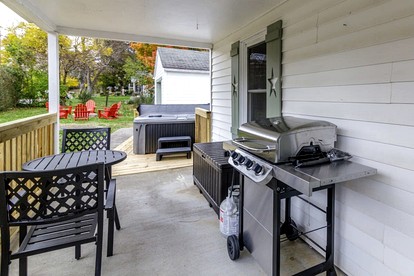 Relaxing Dog-Friendly Cottage with Hot Tub and Fire Pit Surrounded by New River Gorge National Park in Oak Hill, WV - Oak Hill, West Virginia - glamping.directory