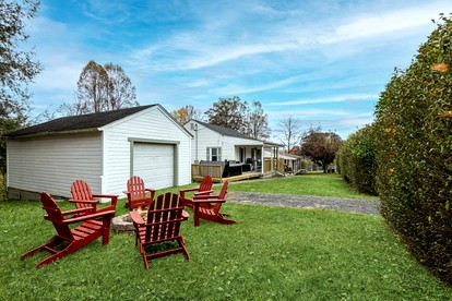 Relaxing Dog-Friendly Cottage with Hot Tub and Fire Pit Surrounded by New River Gorge National Park in Oak Hill, WV - Oak Hill, West Virginia - glamping.directory