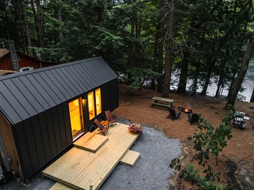 Secluded, Dog Friendly Tiny House on the Hudson River, near Saratoga Springs - Corinth, New York - glamping.directory