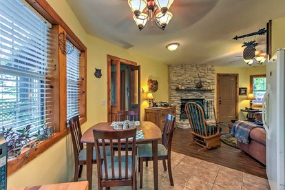 Charming Cabin near Great Smoky Mountains National Park in Sevierville, Tennessee - Sevierville, Tennessee - glamping.directory