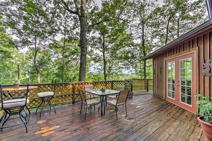 Charming Cabin near Great Smoky Mountains National Park in Sevierville, Tennessee - glamping.directory