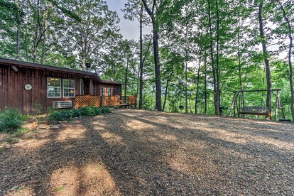 Charming Cabin near Great Smoky Mountains National Park in Sevierville, Tennessee - Sevierville, Tennessee - glamping.directory